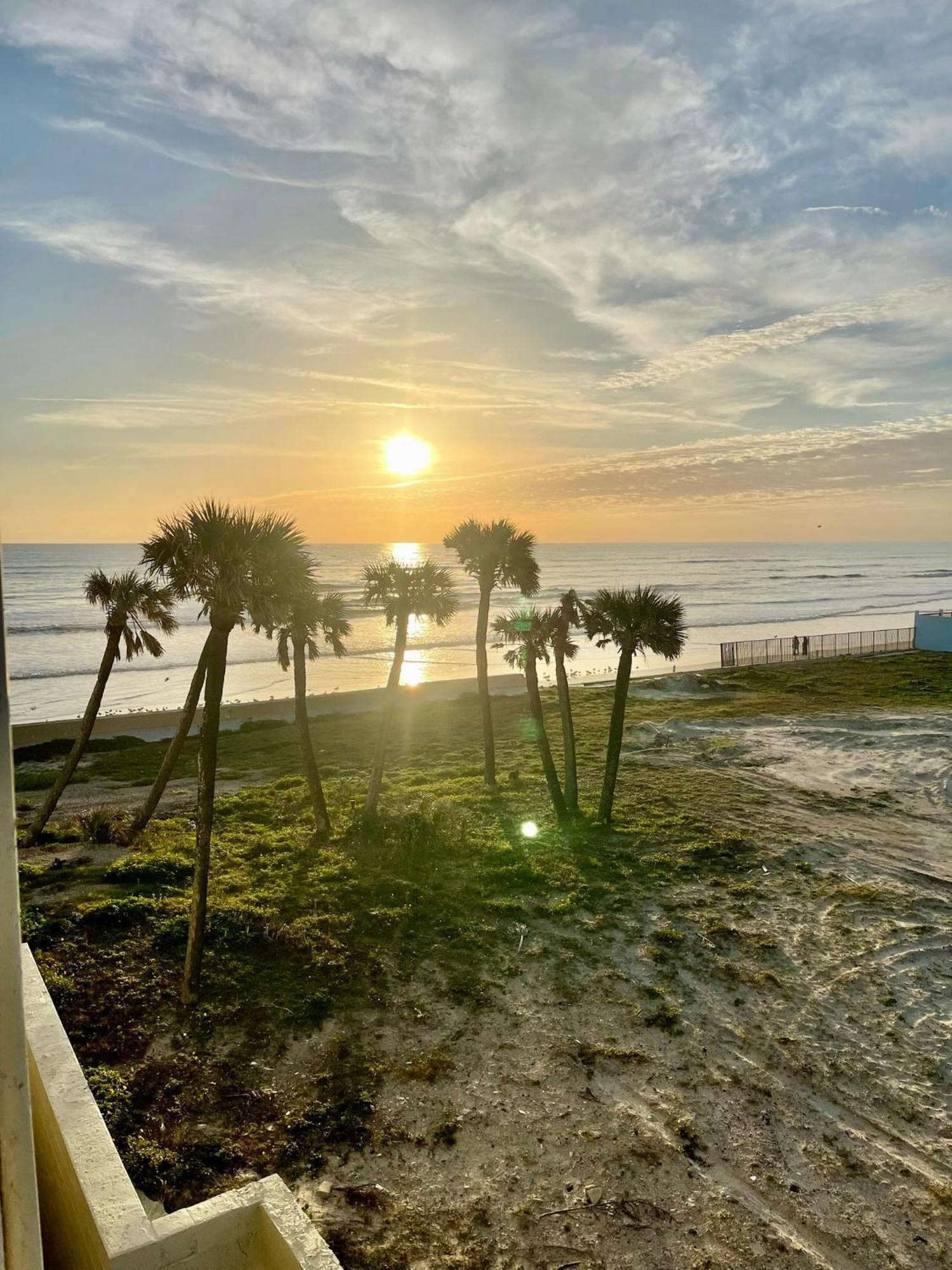 Sunset Studio Daytona Beachfront Exteriör bild